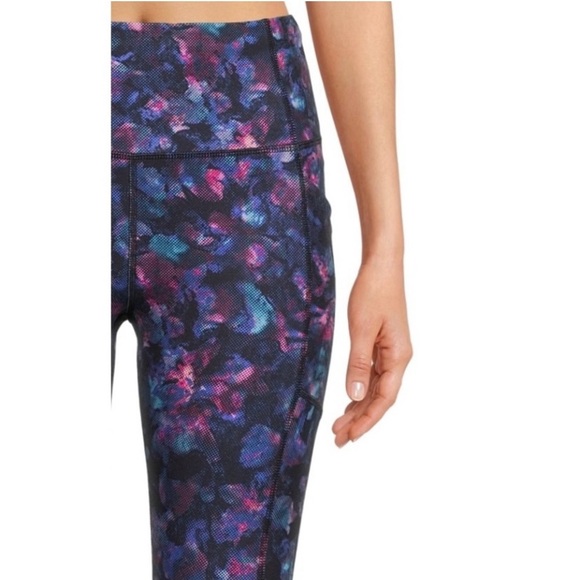 Avia Women's Active Performance
Legging Capri Pants Size XS (0-2) Multi Color - Picture 3 of 12